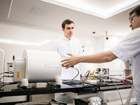 Impressionen aus dem Studienalltag „Medizinische Physik“ – Stefan Jaschik studierte Medizinische Physik in Halle und war von 2017 bis 2022 Studienbotschafter. (Bild öffnet vergrößert)