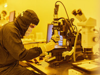 Reinraum im Institut für Physik zur Arbeit an Nanomaterialien (Bild öffnet vergrößert)