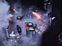 Hochleistungslaser am Institut für Physik der Uni Hallezur Untersuchung der Eigenschaften spin-elektronischer Materialien (Bild öffnet vergrößert)