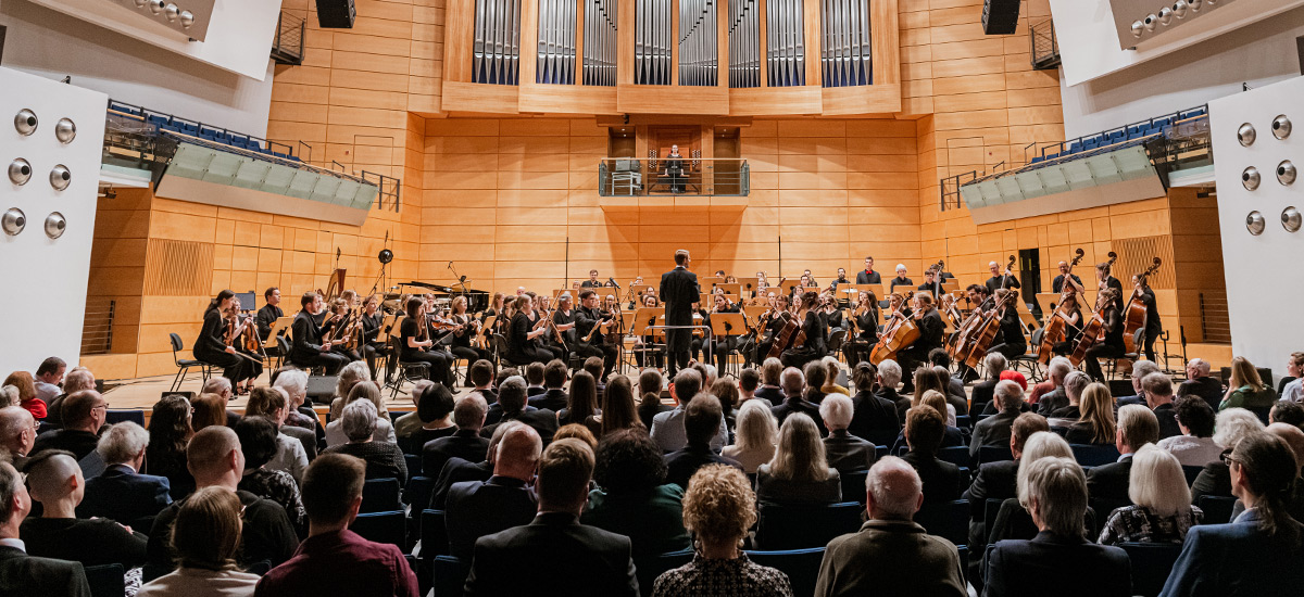 Blick auf die Bühne zum Akademischen Orchester der Uni Halle.