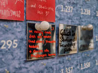 Drei Wünsche im Detail – insgesamt gab es am Ende über 900 ausgefüllte „Zettel“. Drei Wunschzettel mit Wünschen von Studierenden sind zu erkennen. (Bild öffnet vergrößert)