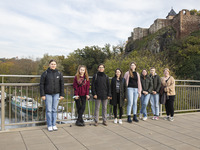 Besucherinnengruppe auf der Kröllwitzbrücke