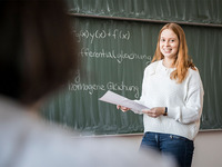 Im Studium (Bild öffnet vergrößert)