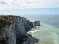 Zu sehen sind die Klippen von Étretat.