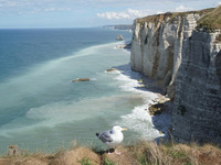 Zu sehen sind die Klippen von Étretat.