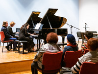 Klavierkonzert mit zwei Pianistinnen im Institut für Musik