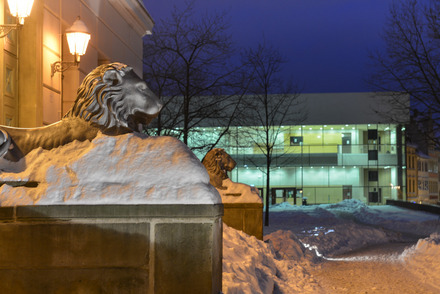 Löwengebäude und Audimax im Schnee