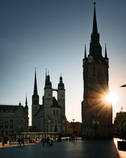 Foto: Das ist der schöne Hallenser Marktplatz. Es gibt insgesamt 5 Türme, diese sind das Wahrzeichen der Stadt. 