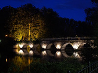 Zu sehen ist die sogenannte "Liebes-Brücke" bei Nacht. (Bild öffnet vergrößert)
