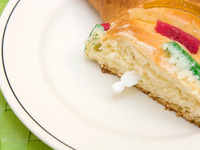 Foto: Rosca de Reyes (Drei-Königs-Kranz) (Bild öffnet vergrößert)