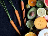 Zu sehen ist eine Vielfalt aus Obst und Gemüse (Bild öffnet vergrößert)
