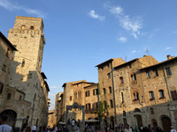 Foto: einige von den charmanten mittelalterlichen Gebäuden in San Gimignano. Das Dorf, das als UNESCO Welterbe gilt.  (Bild öffnet vergrößert)
