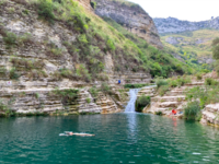 Foto: Nachdem ich in diesem natürlichen Pool schwimmen gegangen war, habe ich es einfach genossen, im Wasser mit dem Rauschen des Wasserfalls in der Nähe zu entspannen. (Bild öffnet vergrößert)